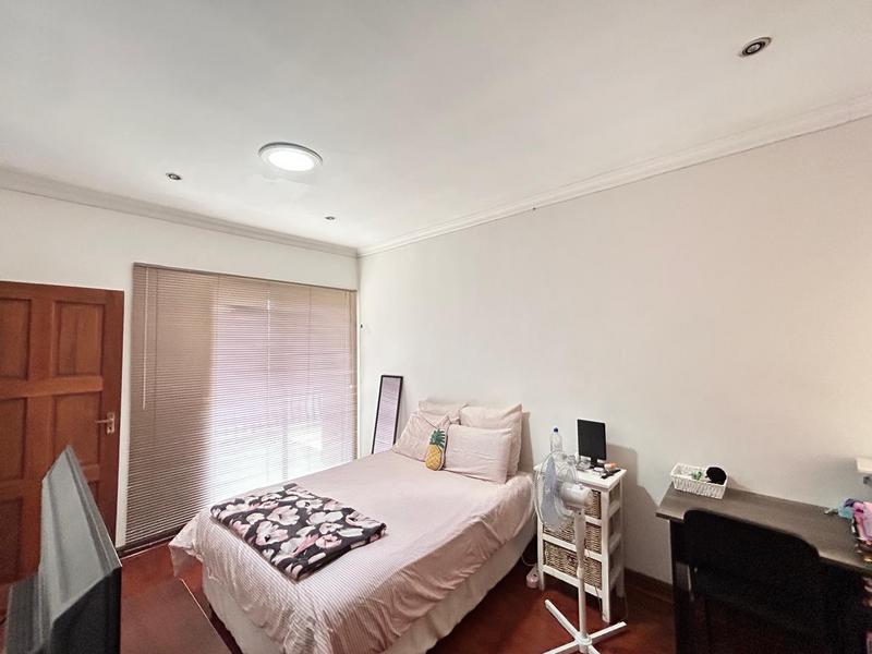 5 Bedroom Property for Sale in Sonneveld Gauteng