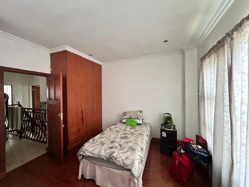 5 Bedroom Property for Sale in Sonneveld Gauteng