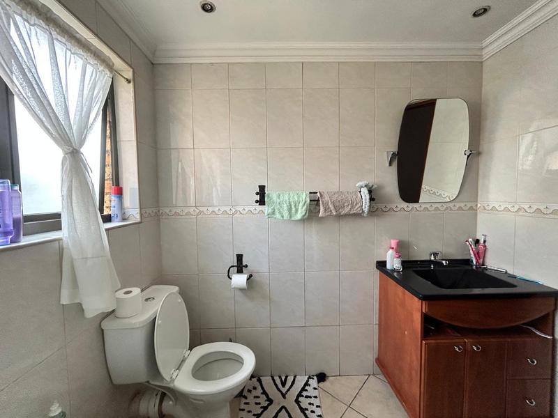 5 Bedroom Property for Sale in Sonneveld Gauteng
