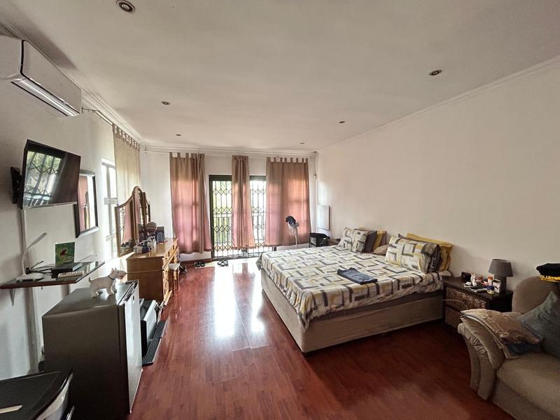 5 Bedroom Property for Sale in Sonneveld Gauteng