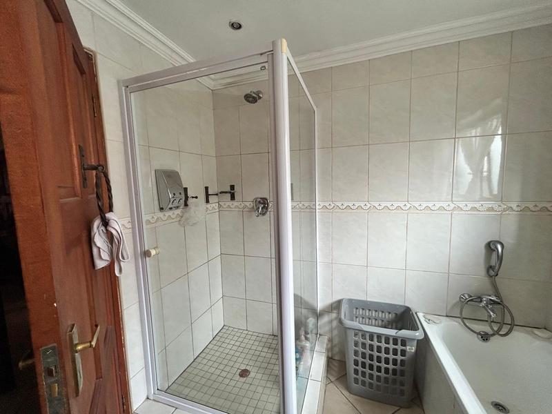 5 Bedroom Property for Sale in Sonneveld Gauteng