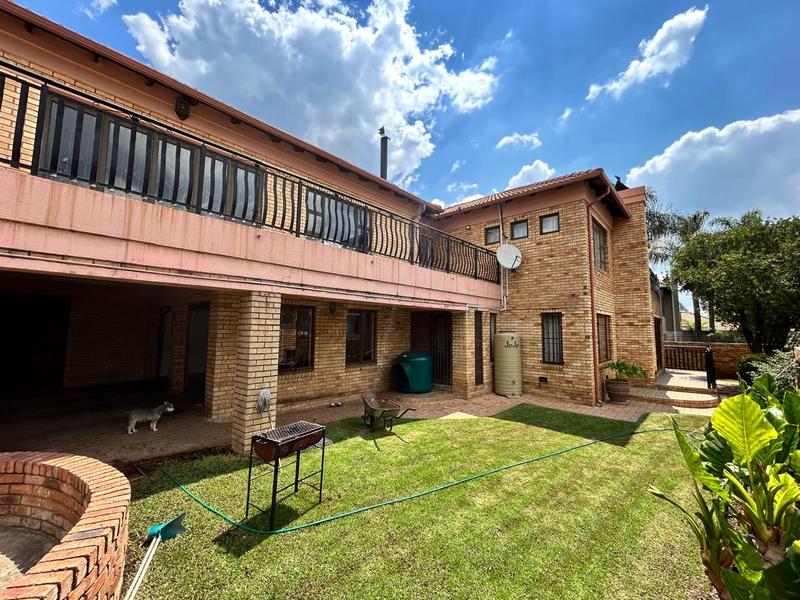 5 Bedroom Property for Sale in Sonneveld Gauteng