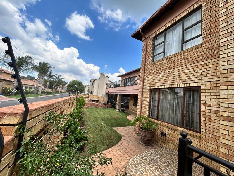 5 Bedroom Property for Sale in Sonneveld Gauteng