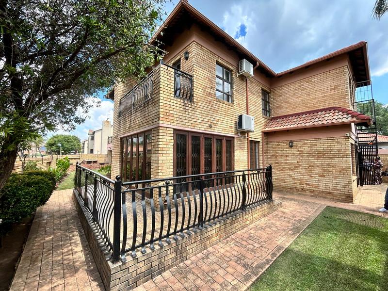 5 Bedroom Property for Sale in Sonneveld Gauteng