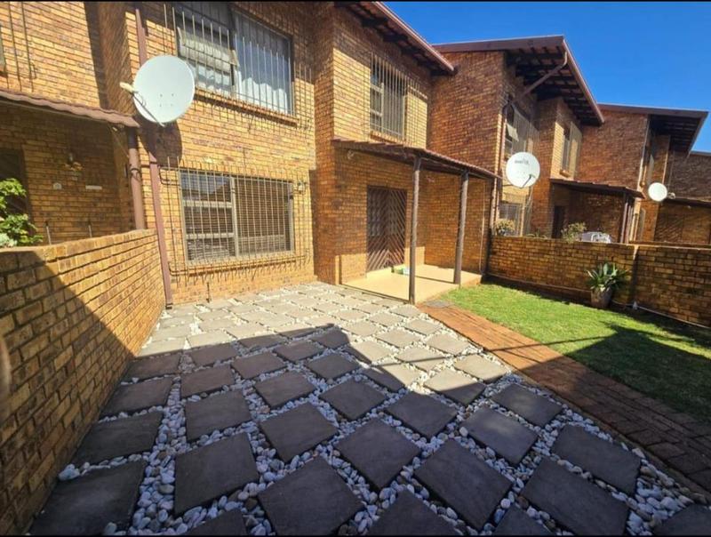 3 Bedroom Property for Sale in Klopperpark Gauteng