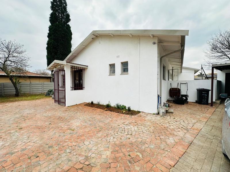 5 Bedroom Property for Sale in Wychwood Gauteng