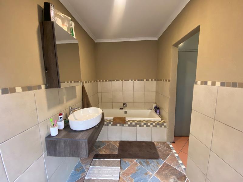 5 Bedroom Property for Sale in Birch Acres Gauteng