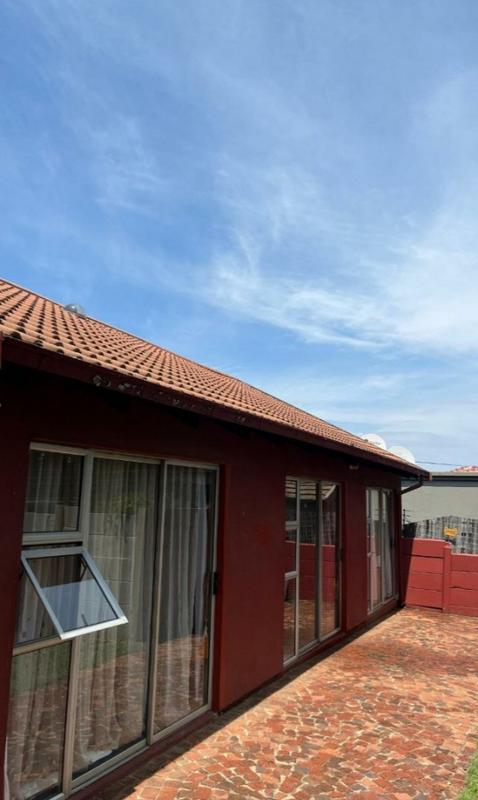 6 Bedroom Property for Sale in Kempton Park Gauteng
