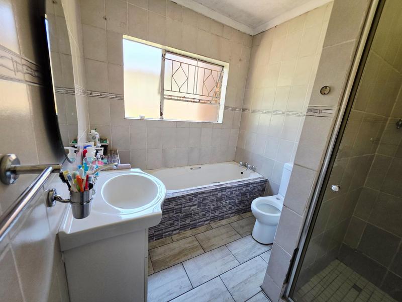 5 Bedroom Property for Sale in Terenure Gauteng