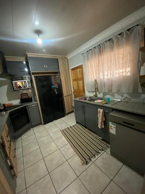 4 Bedroom Property for Sale in Dunnottar Gauteng