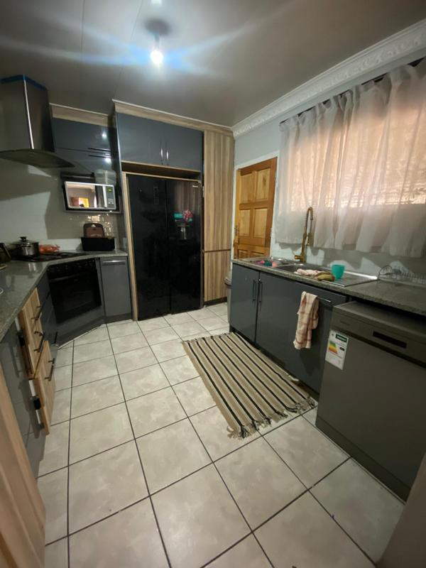 4 Bedroom Property for Sale in Dunnottar Gauteng