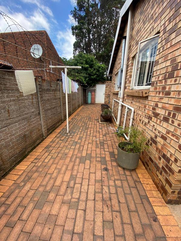 3 Bedroom Property for Sale in Bakerton Gauteng