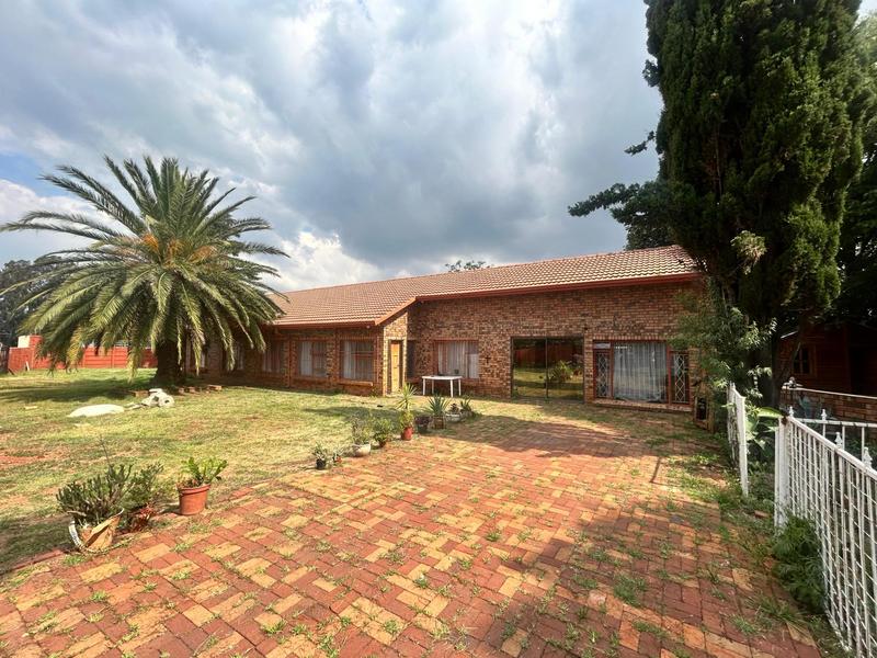 3 Bedroom Property for Sale in Dersley Gauteng