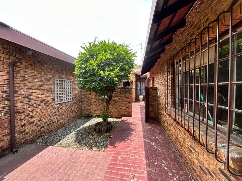 4 Bedroom Property for Sale in Selcourt Gauteng