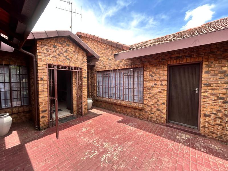 4 Bedroom Property for Sale in Selcourt Gauteng