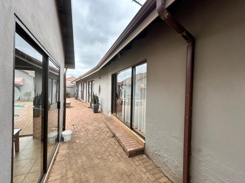 Commercial Property for Sale in Selcourt Gauteng