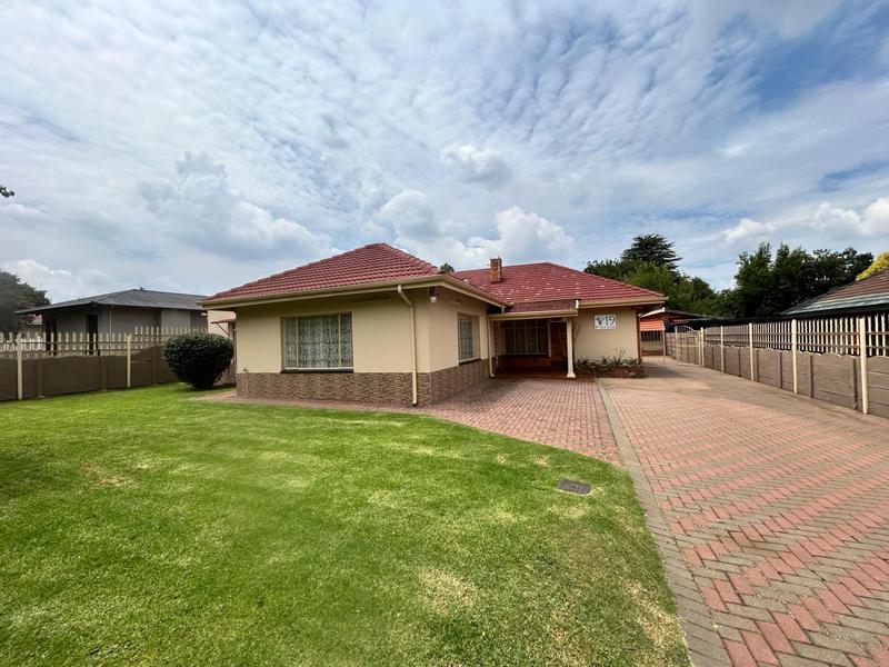 5 Bedroom Property for Sale in Selection Park Gauteng