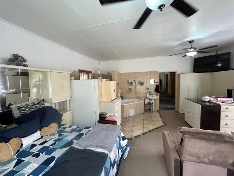 5 Bedroom Property for Sale in Selection Park Gauteng