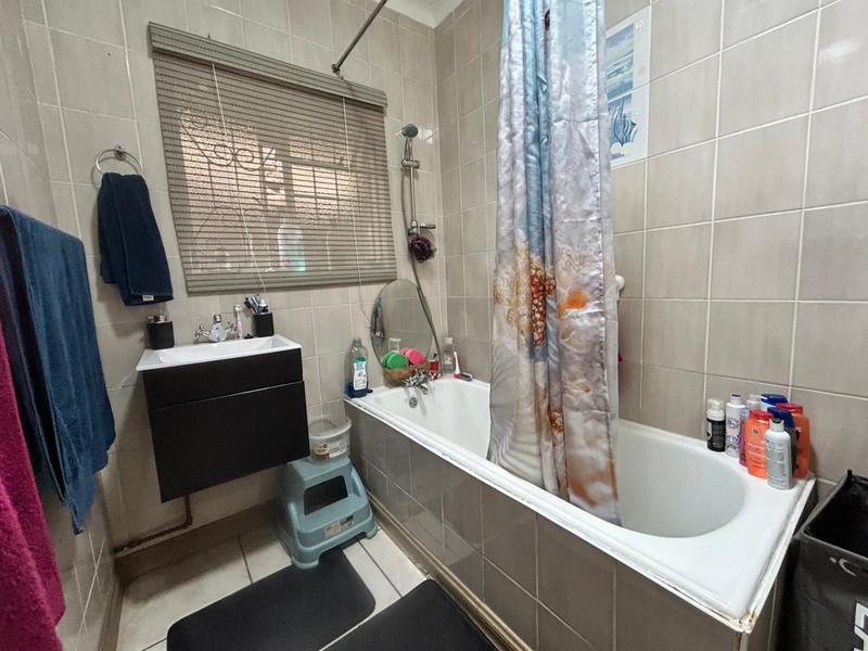 5 Bedroom Property for Sale in Selection Park Gauteng