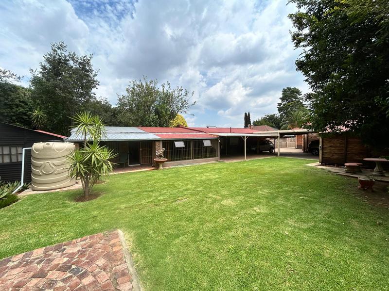 5 Bedroom Property for Sale in Selection Park Gauteng