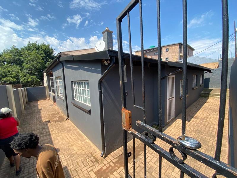 8 Bedroom Property for Sale in Brixton Gauteng