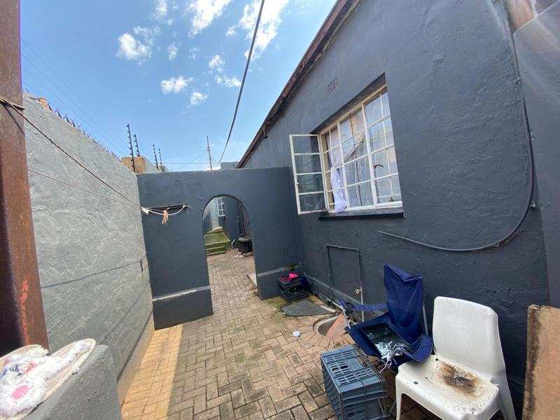8 Bedroom Property for Sale in Brixton Gauteng