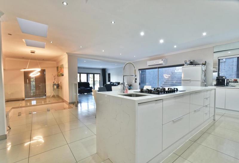 7 Bedroom Property for Sale in Glenvista Gauteng