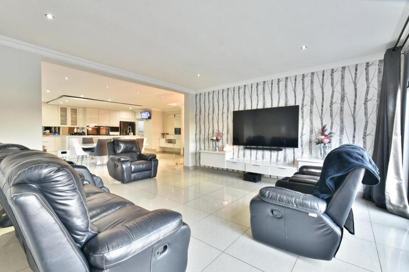 7 Bedroom Property for Sale in Glenvista Gauteng