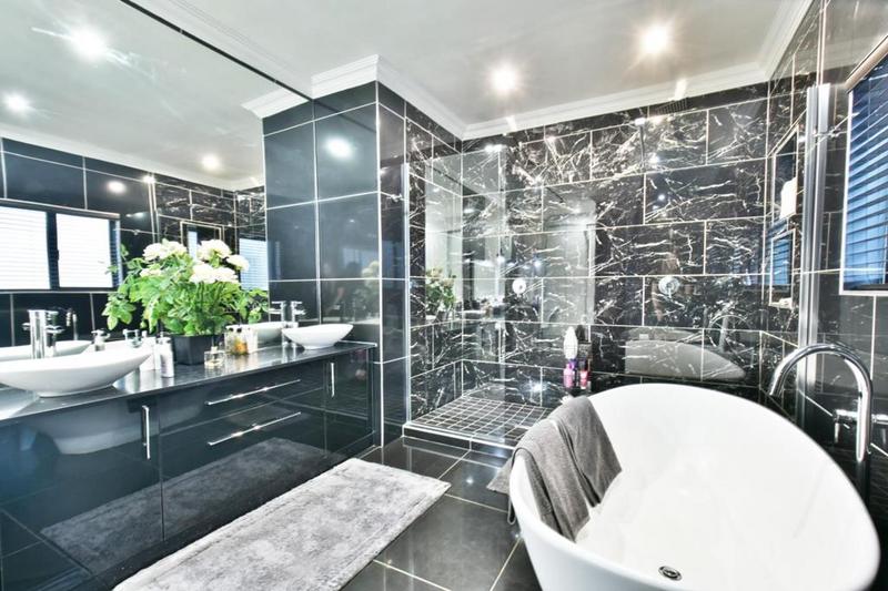 7 Bedroom Property for Sale in Glenvista Gauteng