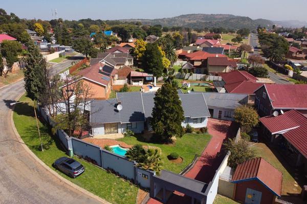 6 Bedroom Property for Sale in Glenvista Gauteng