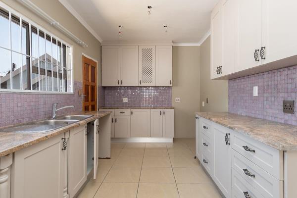 6 Bedroom Property for Sale in Glenvista Gauteng