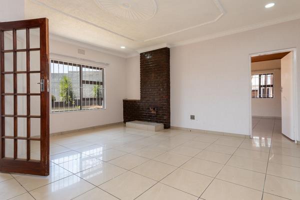 6 Bedroom Property for Sale in Glenvista Gauteng