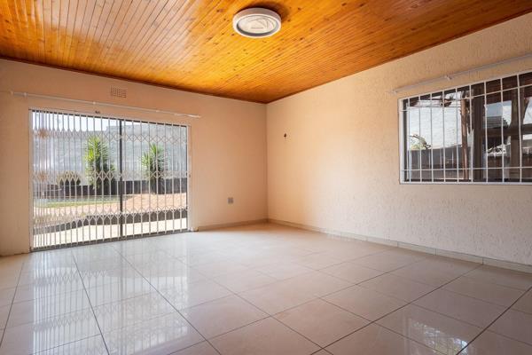 6 Bedroom Property for Sale in Glenvista Gauteng