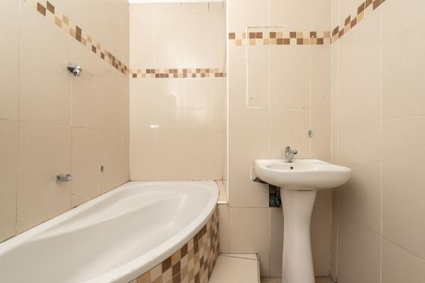 6 Bedroom Property for Sale in Glenvista Gauteng