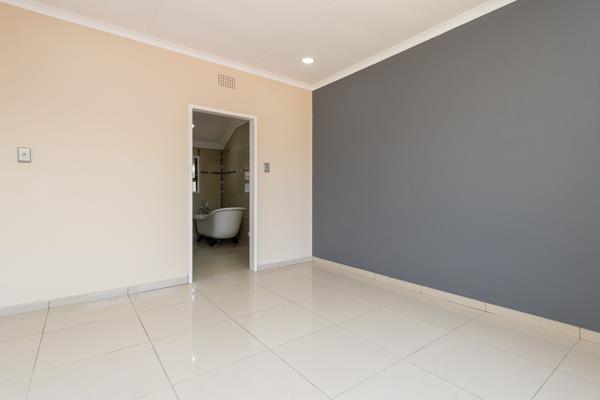 6 Bedroom Property for Sale in Glenvista Gauteng