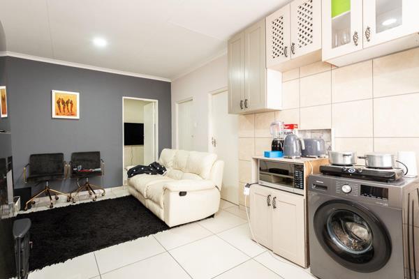 6 Bedroom Property for Sale in Glenvista Gauteng