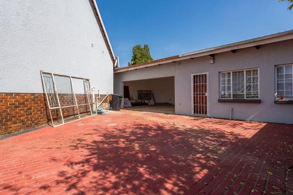 6 Bedroom Property for Sale in Glenvista Gauteng