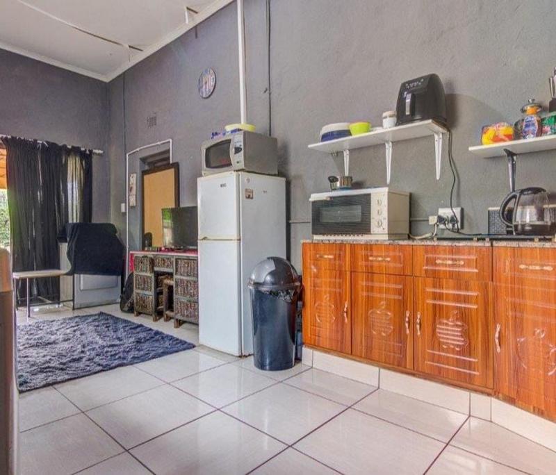 To Let 1 Bedroom Property for Rent in Birchleigh Gauteng