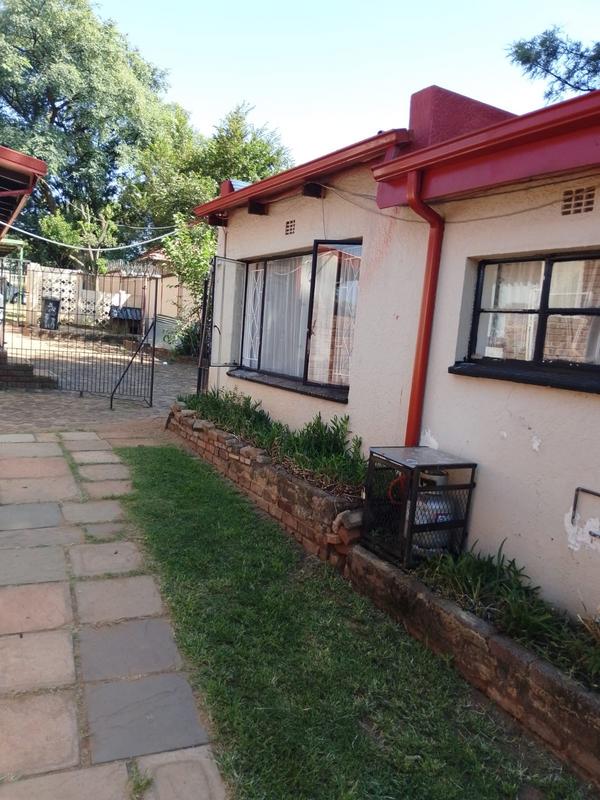 To Let 2 Bedroom Property for Rent in Lambton Gauteng
