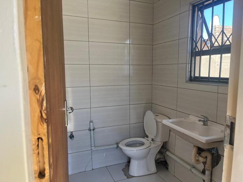 To Let 1 Bedroom Property for Rent in Glenvista Gauteng