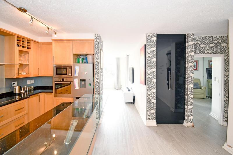 To Let 1 Bedroom Property for Rent in Sandhurst Gauteng