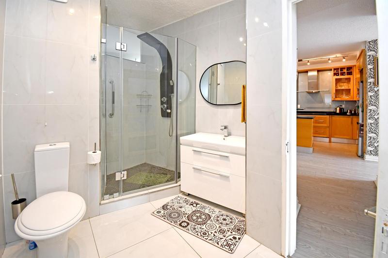 To Let 1 Bedroom Property for Rent in Sandhurst Gauteng