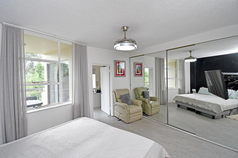 To Let 1 Bedroom Property for Rent in Sandhurst Gauteng