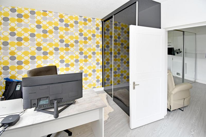 To Let 1 Bedroom Property for Rent in Sandhurst Gauteng