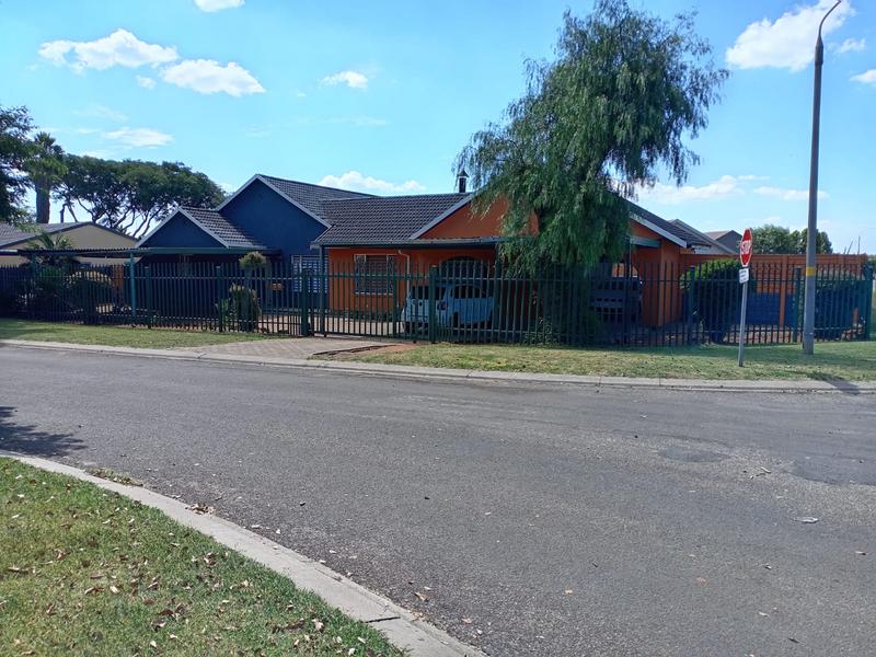 3 Bedroom Property for Sale in Groeneweide Gauteng