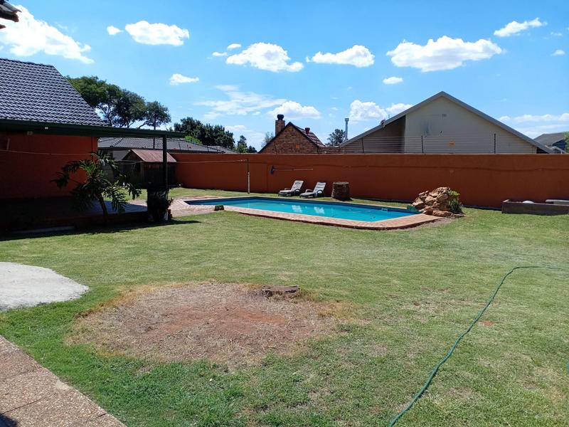 3 Bedroom Property for Sale in Groeneweide Gauteng