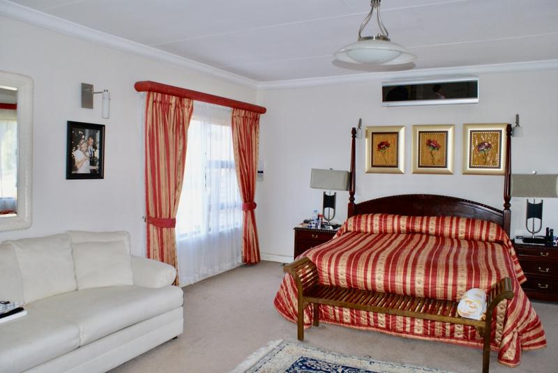 4 Bedroom Property for Sale in Ruimsig Gauteng