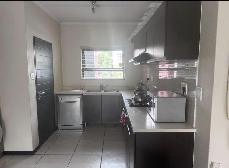 To Let 2 Bedroom Property for Rent in Fourways Gauteng