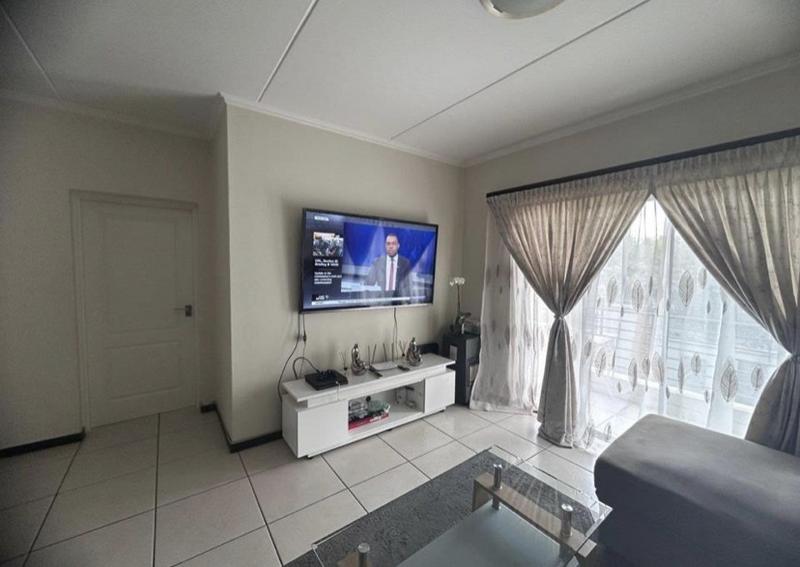 To Let 2 Bedroom Property for Rent in Fourways Gauteng