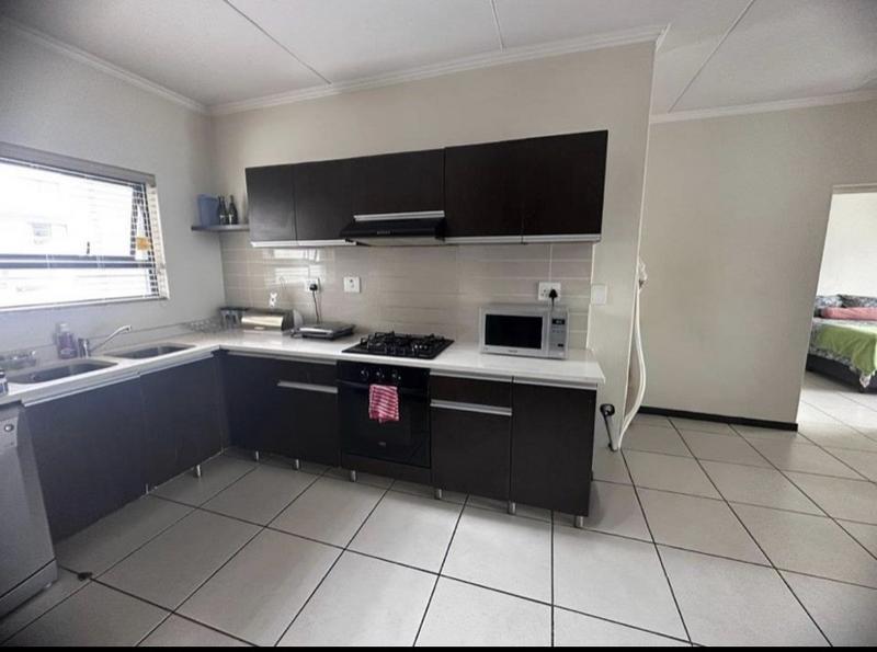 To Let 2 Bedroom Property for Rent in Fourways Gauteng